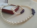 conjunto-perlas-gargantilla-y-pulsera-elastizada-con-detalles-en-violeta-y-strass-small-0