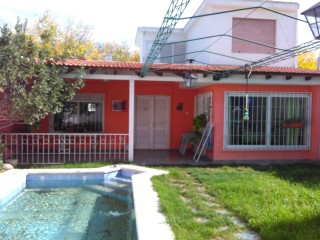VENTA Hermosa casa 6º Seccion, 3 dormitorios + Dpto. + piscina