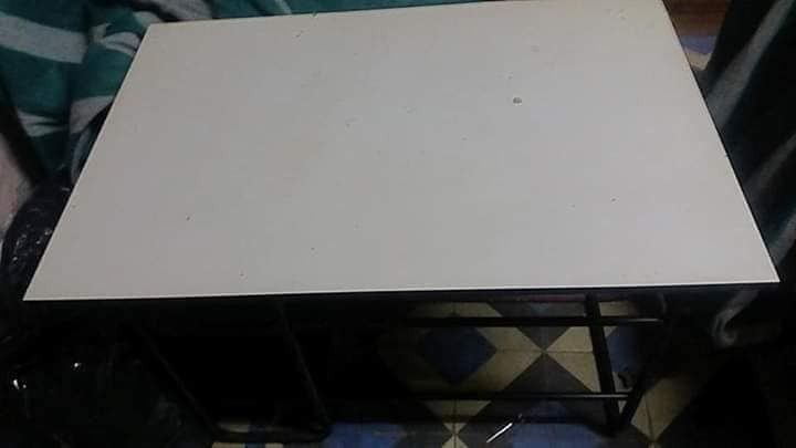 escritorio-cano-o-mesa-computacion-90x60-cm-alto-715-cm-cada-division-39x255-cm-big-2