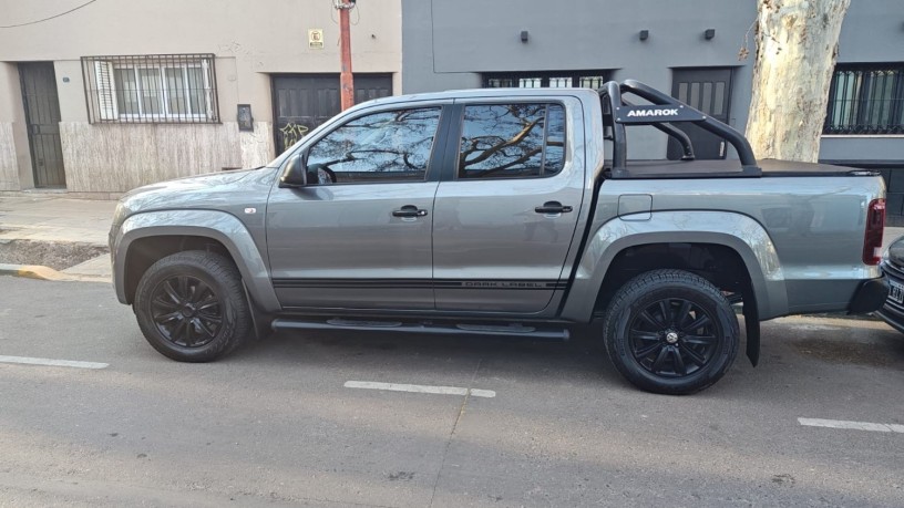 volkswagen-amarok-dark-label-4x4-at-big-2