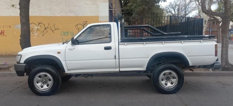 toyota-hilux-2003-big-0