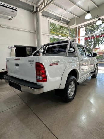 toyota-hilux-l05-30-cd-4x2-tdi-srv-163cv-big-3