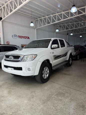 toyota-hilux-l05-30-cd-4x2-tdi-srv-163cv-big-0