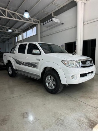 toyota-hilux-l05-30-cd-4x2-tdi-srv-163cv-big-2