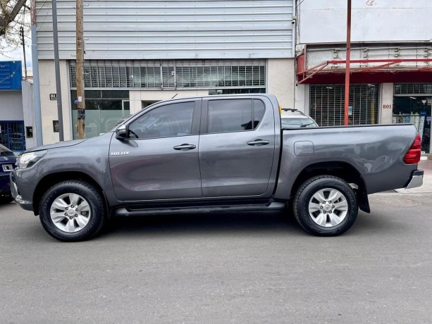 toyota-hilux-srv-at-4x2-big-5