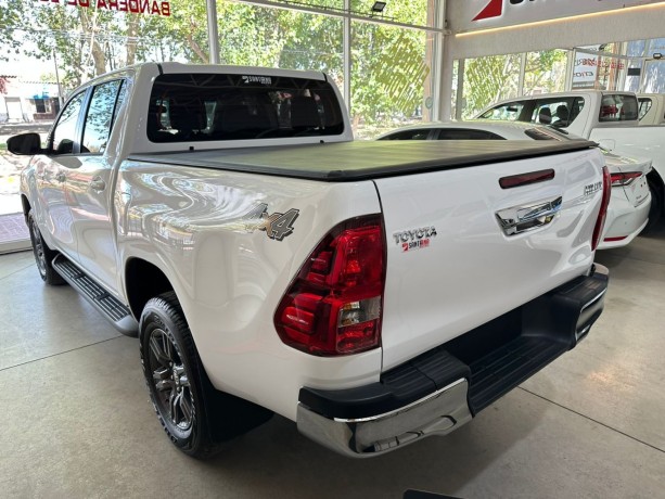 toyota-hilux-l21-28-cd-4x4-tdi-sr-204cv-big-3