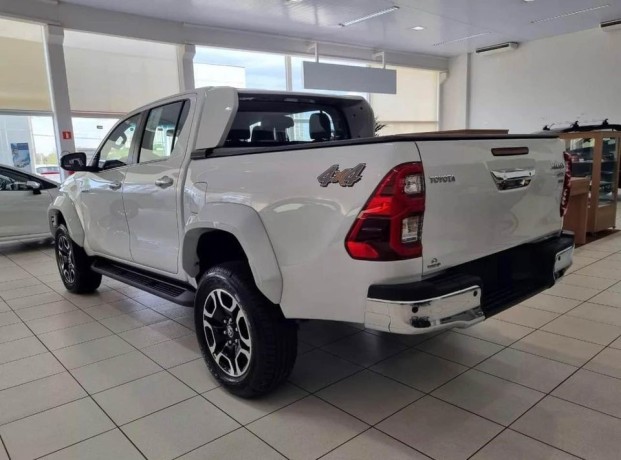 toyota-hilux-srx-28tdi-204-cv-4x4-at-0km-big-3