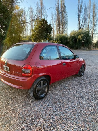 chevrolet-corsa-14-ls-2011-big-3