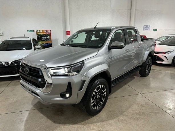 toyota-hilux-l23-28-cd-4x2-tdi-srx-at6-big-0