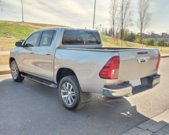 toyota-hilux-l16-28-cd-4x2-tdi-srx-177cv-big-3