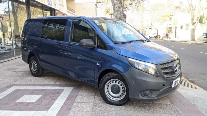 mercedes-benz-vito-111-cdi-furgon-mixto-aa-big-11