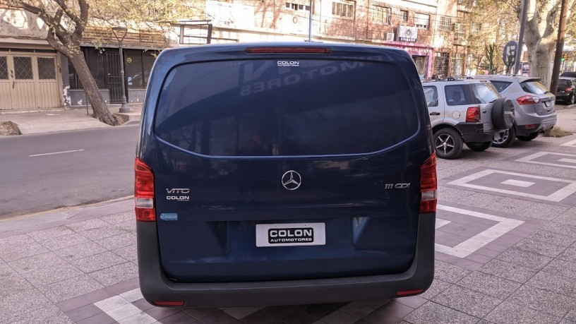 mercedes-benz-vito-111-cdi-furgon-mixto-aa-big-3