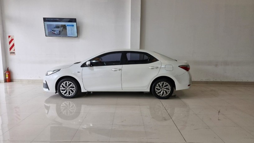 toyota-corolla-18-xli-l17-big-2