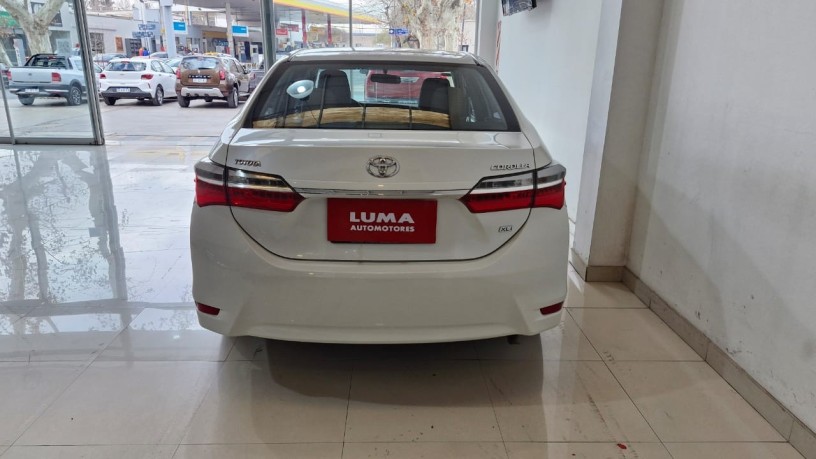 toyota-corolla-18-xli-l17-big-4