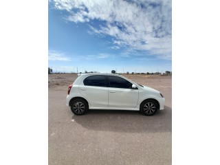 Vendo Toyota Etios 5 ptas XLS 1.5 (L 18)