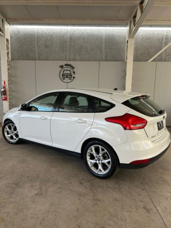 ford-focus-iii-20-5ptas-se-plus-at-l13-big-1