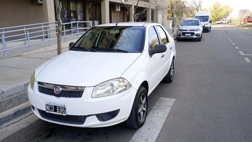 fiat-siena-14-el-f4-2013-big-0