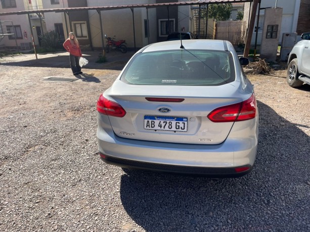 vendo-ford-focus-3-16s-mt-big-2