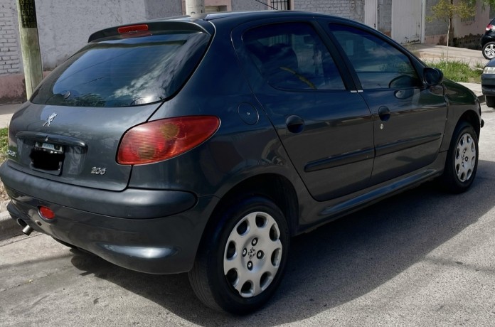 peugeot-206-mod-2011-big-2