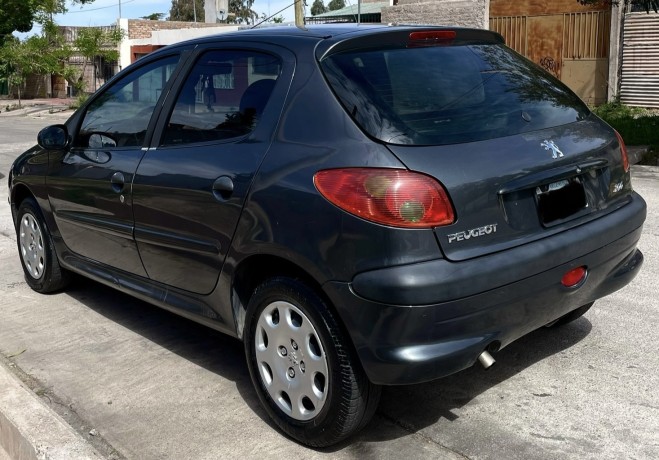 peugeot-206-mod-2011-big-3