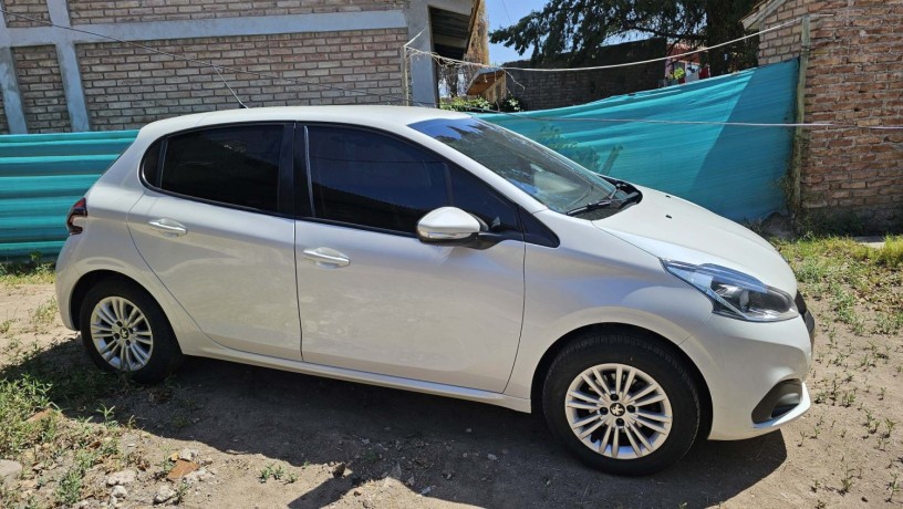 peugeot-208-allure-2019-37000km-big-0