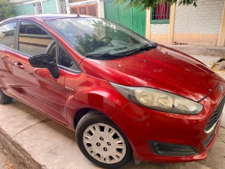 Dueño vende Ford Fiesta