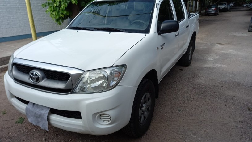 vendo-toyota-hilux-4x4-dx-pack-2010-big-1