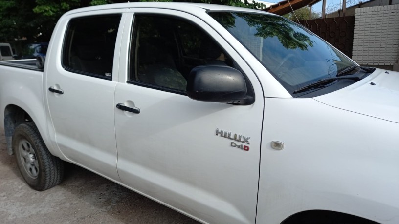 vendo-toyota-hilux-4x4-dx-pack-2010-big-5