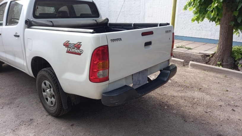 vendo-toyota-hilux-4x4-dx-pack-2010-big-3