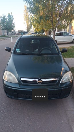 corsa-ii-18-gl-aa-dd-5p-2009-big-1