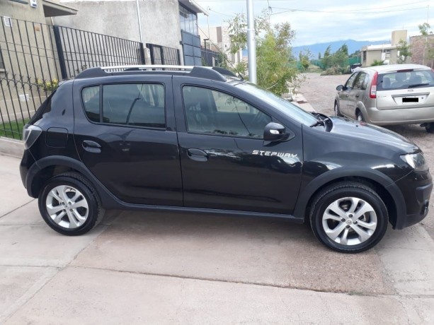 renault-sandero-privilege-16-16v-big-3