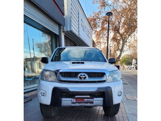 TOYOTA HILUX 4X4