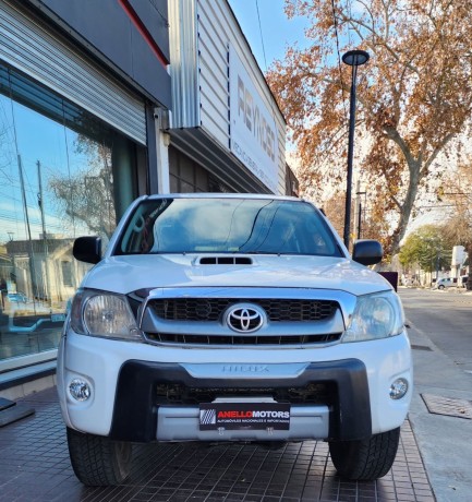 toyota-hilux-4x4-big-0