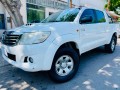 toyota-hilux-sr-30d-4x2-mt-dc-2015-small-0