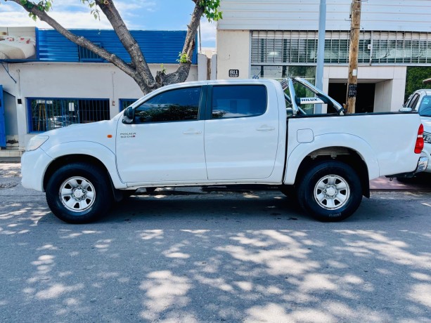 toyota-hilux-sr-30d-4x2-mt-dc-2015-big-4