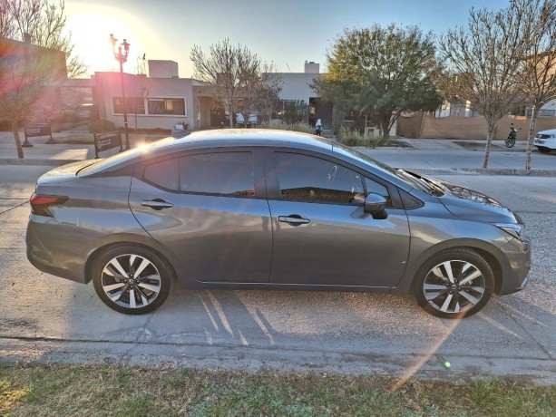 vendo-nissan-versa-exclusive-cvt-16-modelo-2022-42500-km-unica-mano-big-3