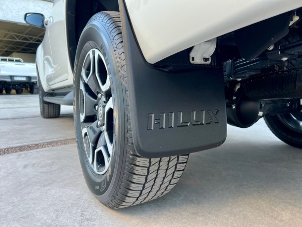 hilux-srx-4x4-mt-2021-big-4