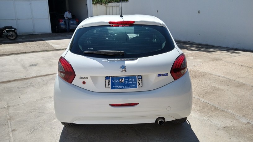 peugeot-208-active-16-big-6