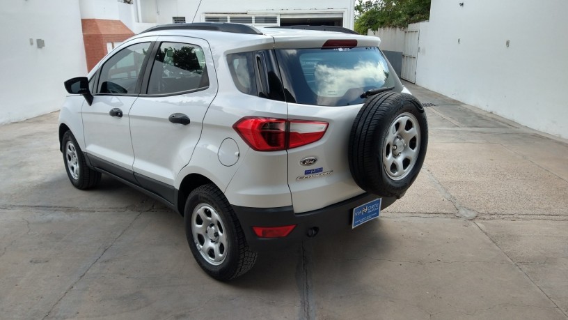 ford-ecosport-16-se-2014-big-7