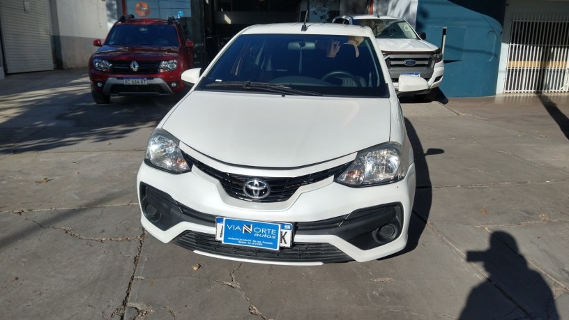 toyota-etios-xs-15-6mt-2017-big-1