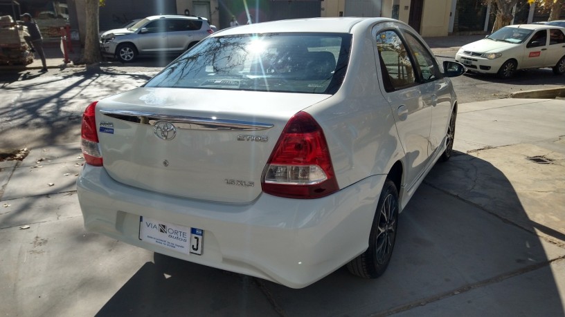 toyota-etios-xls-4-at-2019-big-7