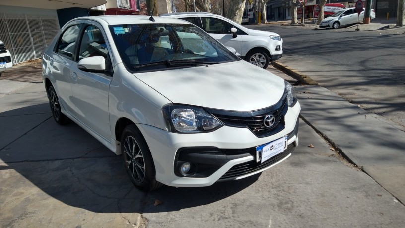 toyota-etios-xls-4-at-2019-big-0