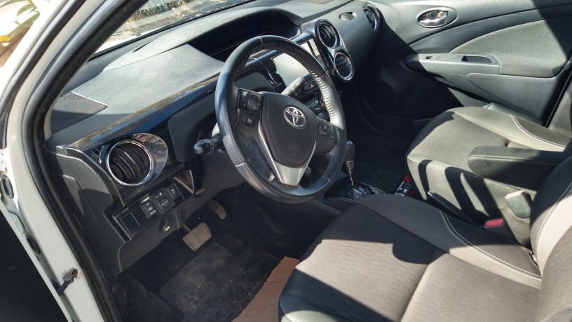 toyota-etios-xls-4-at-2019-big-8