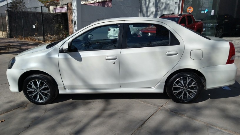 toyota-etios-xls-4-at-2019-big-3