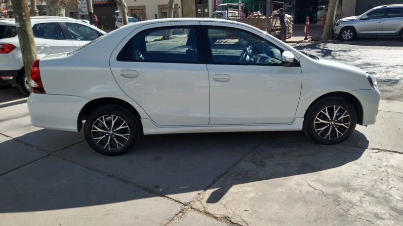 toyota-etios-xls-4-at-2019-big-4