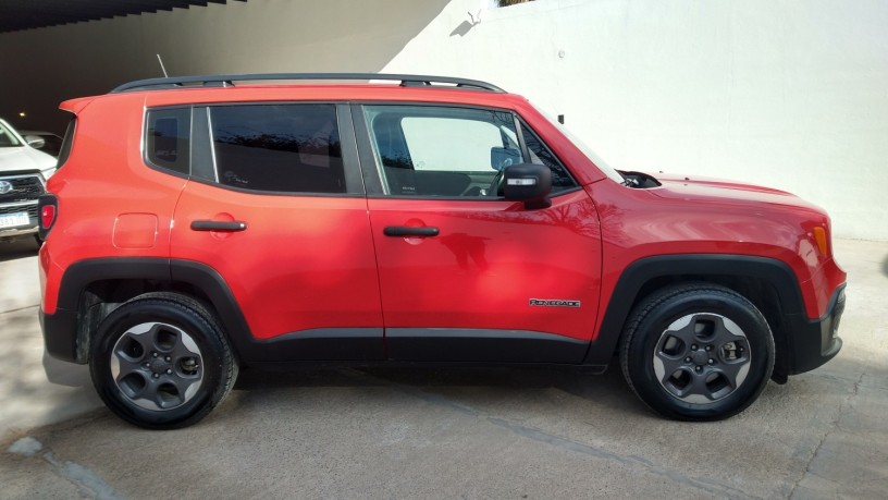 jeep-renegade-18-sport-at-2017-big-3