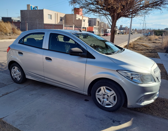 vendo-chevrolet-onix-joy-2018-big-0