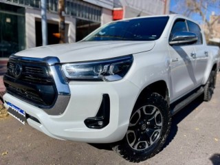 TOYOTA HILUX SRX AT 4x4