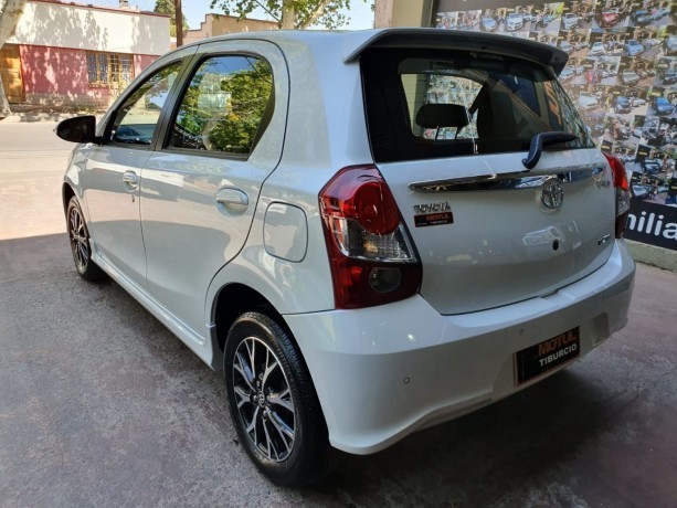 toyota-etios-xls-15-at-0km-2023-big-3