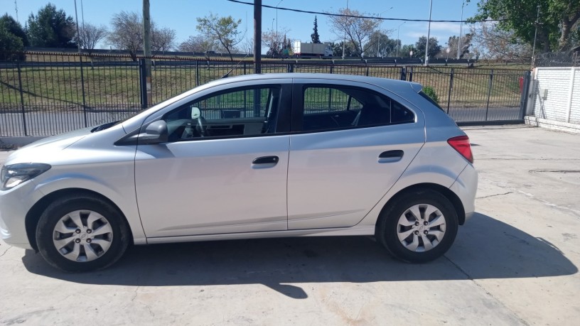 chevrolet-onix-joy-vendo-big-0